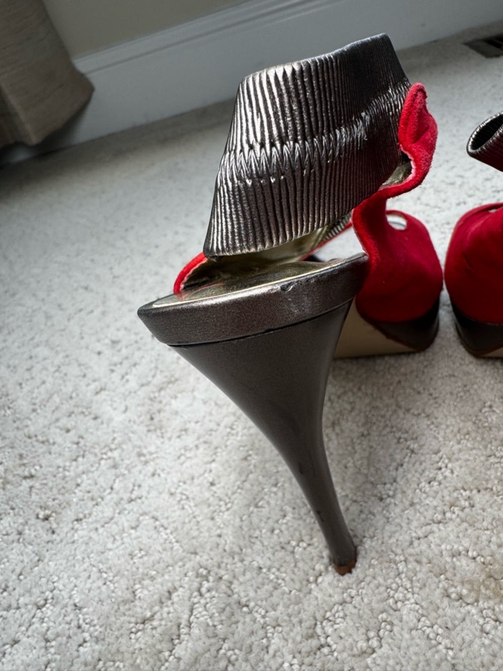 Carlos Santana Coral Suede Open-Toe Heels with Metallic Accent size 6 - Picture 8 of 8